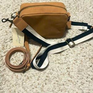 Universal Thread purse